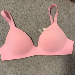 Victoria secret pink t shirt lightly lined wireless bra